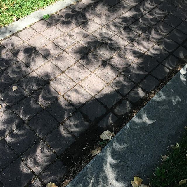 Strange solar eclipse shadows